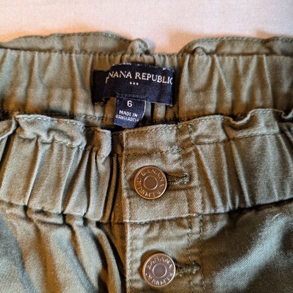 Banana Republic Green Paperbag pull-on shorts Women's size 6 - Picture 3 of 5